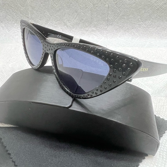 Guess Accessories - GUESS CAT EYE SUNGLASSES - MSRP $200